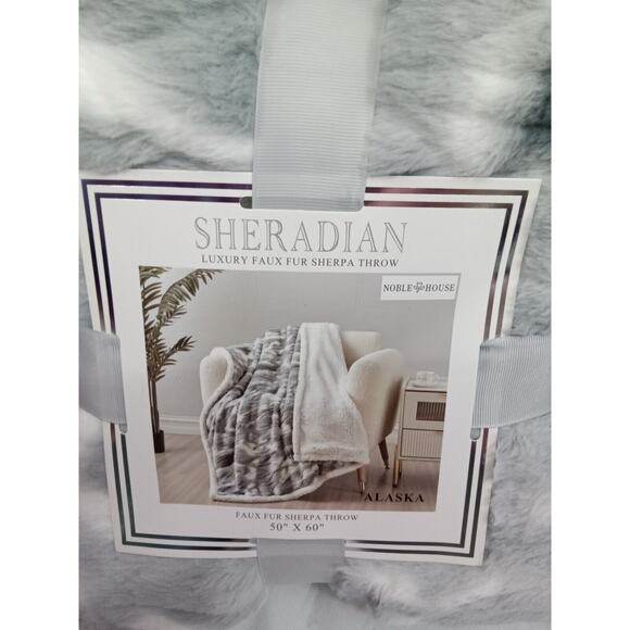 Sheridan‎ Luxury Faux Sherpa Throw Gray And White - Picture 2 of 4